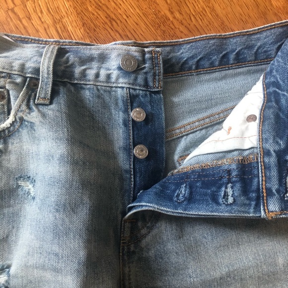 Levi Shorts - Picture 3 of 4